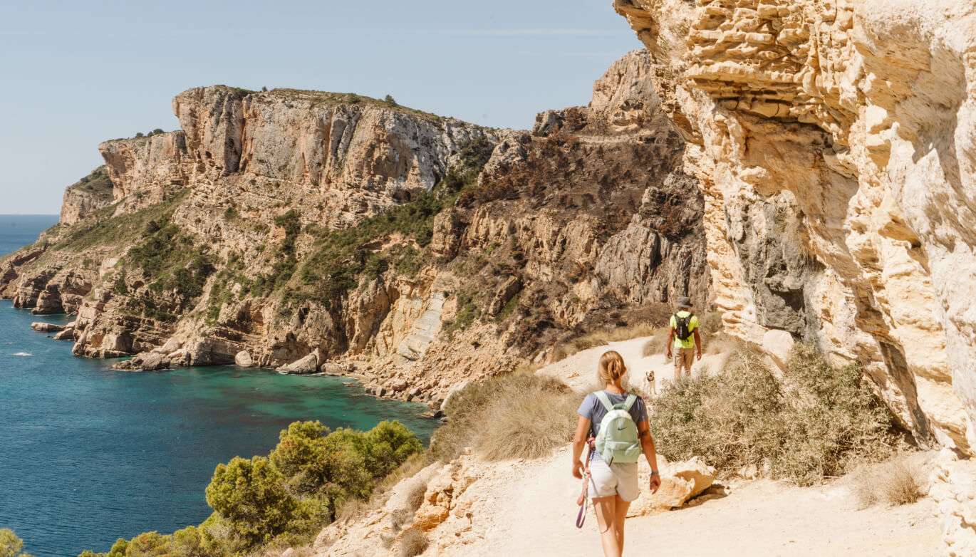 destinarion-spain-mediterranean-activities-hike-min