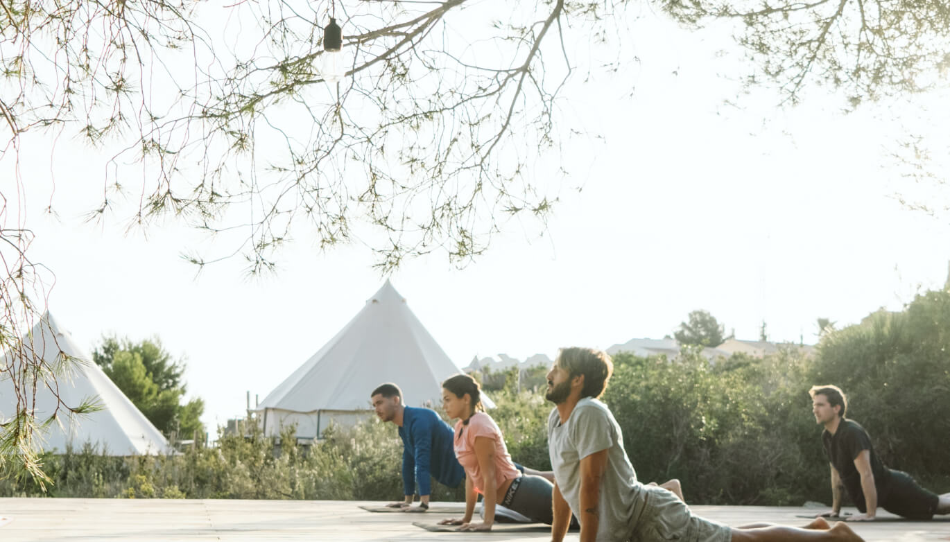 destinarion-spain-mediterranean-activities-yoga-min